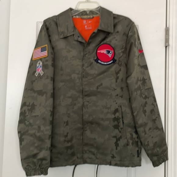NE Patriots Salute to Service Sideline Jacket - Picture 5 of 14